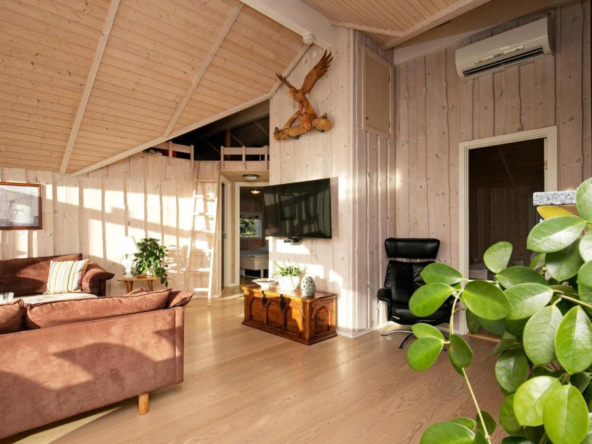 Three-Bedroom Holiday Home In Rodby 38 Kramnitse Exteriör bild
