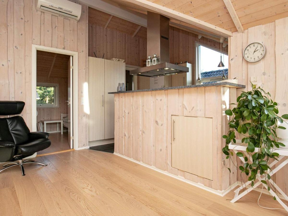 Three-Bedroom Holiday Home In Rodby 38 Kramnitse Exteriör bild