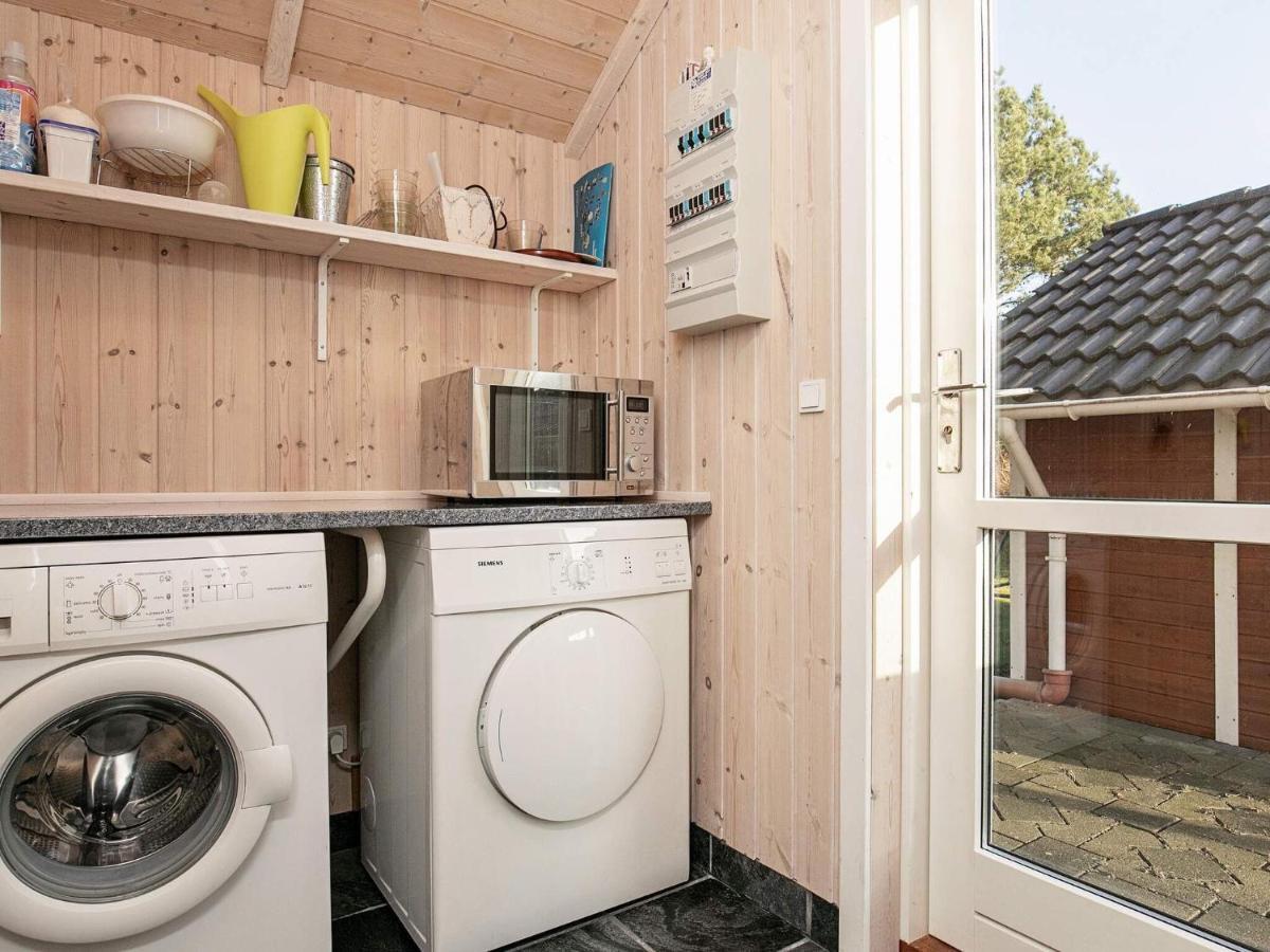 Three-Bedroom Holiday Home In Rodby 38 Kramnitse Exteriör bild