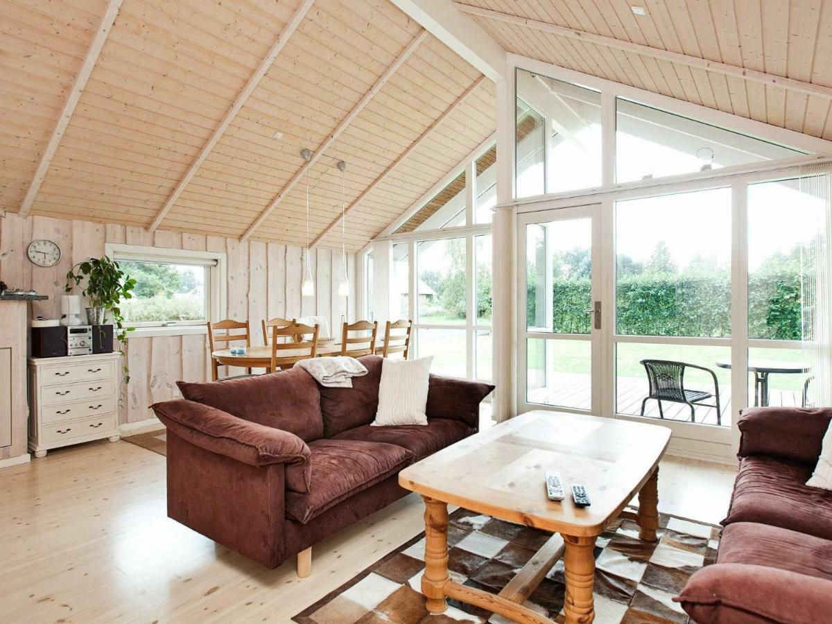 Three-Bedroom Holiday Home In Rodby 38 Kramnitse Exteriör bild
