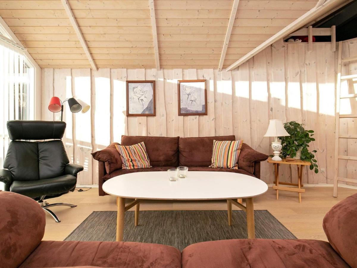 Three-Bedroom Holiday Home In Rodby 38 Kramnitse Exteriör bild