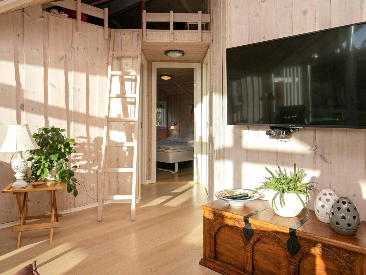 Three-Bedroom Holiday Home In Rodby 38 Kramnitse Exteriör bild