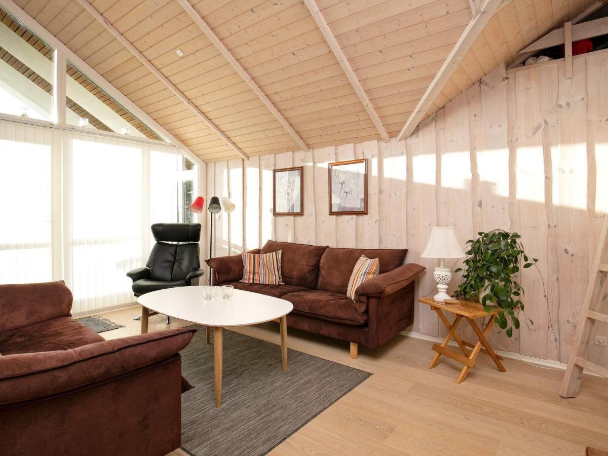 Three-Bedroom Holiday Home In Rodby 38 Kramnitse Exteriör bild